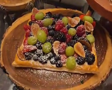 Large Fruit Tart